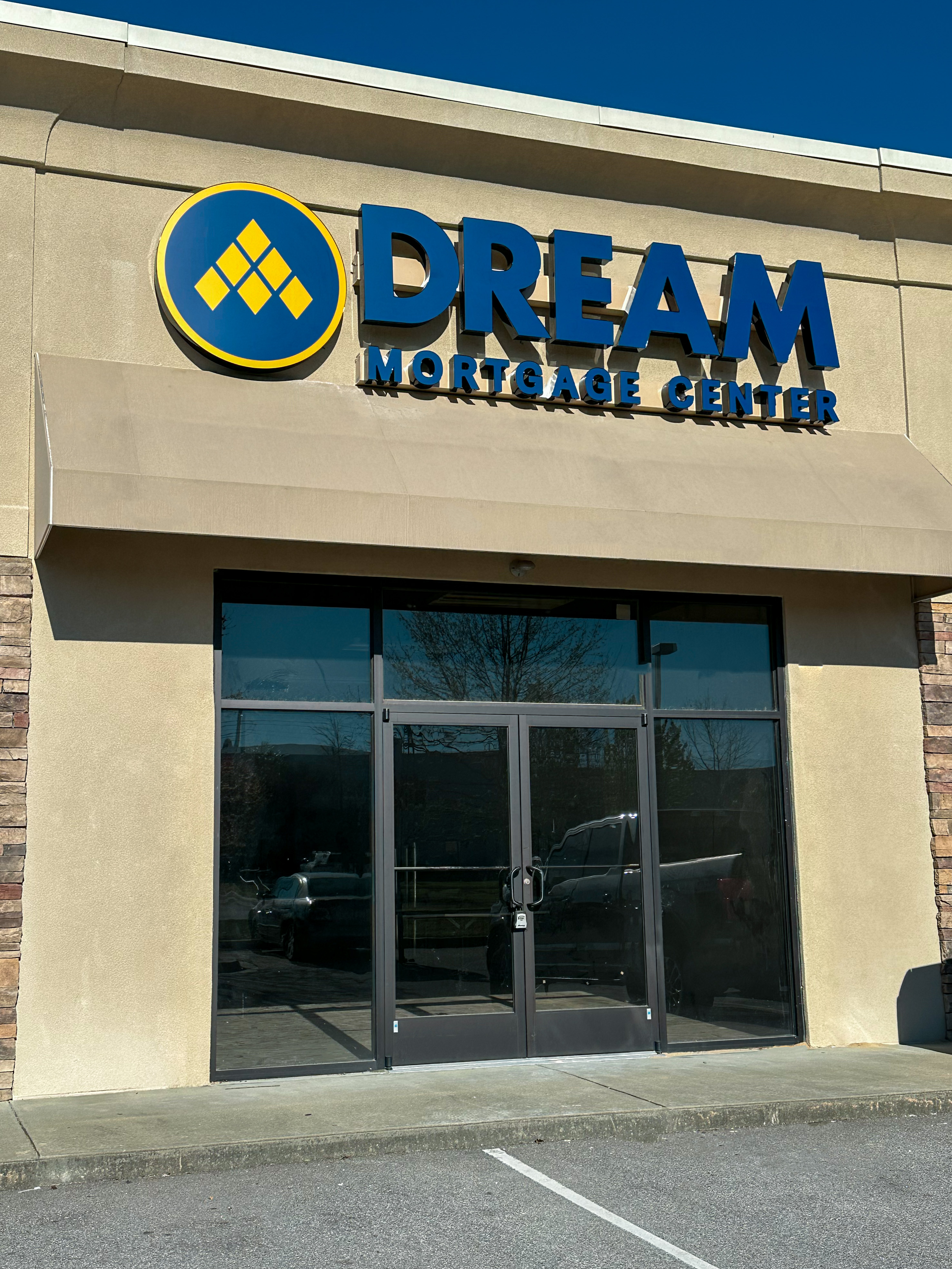 Exterior of Dream Mortgage Center on Killian Road in Columbia, SC.