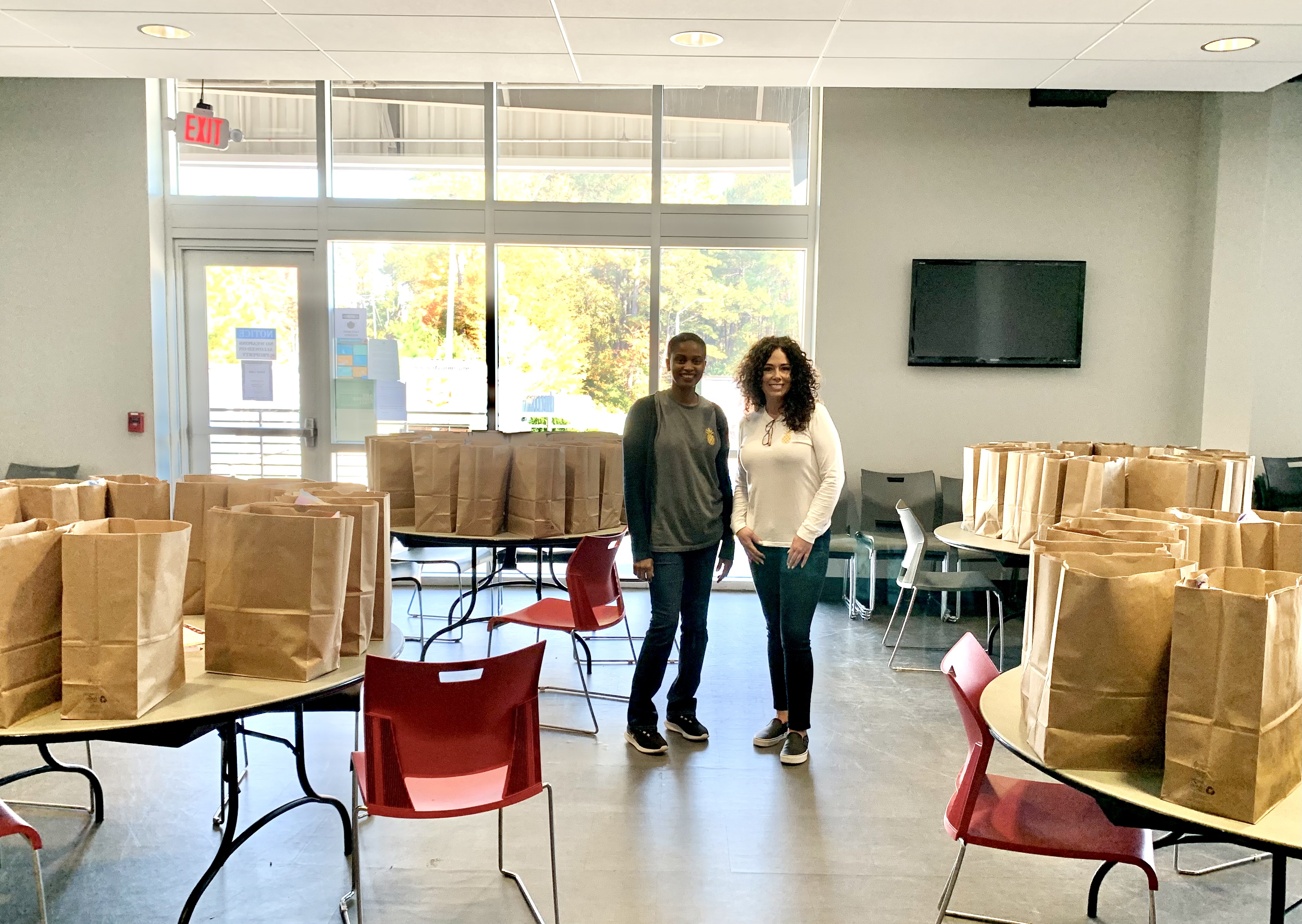 Bankers Laura Keefer and Jaime Kulow volunteering with The Salvation Army.